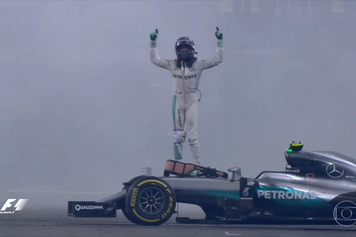 Το σήκωσε και τα έκαψε ο Rosberg