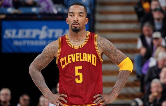 Παράτησε τον αγώνα για να χαιρετήσει τον Terry o J.R Smith!