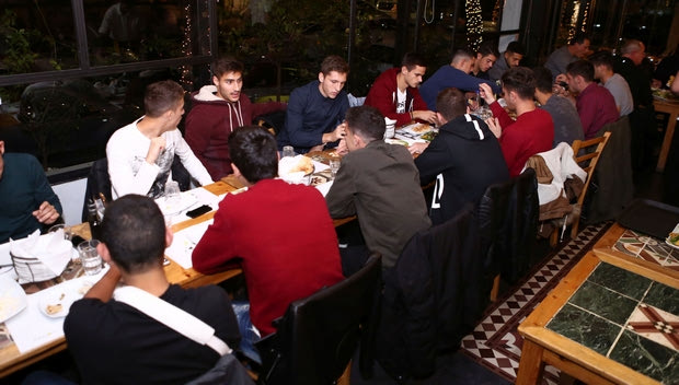 Το δείπνο της ομάδας Νέων