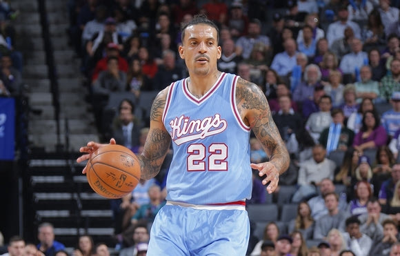 Τρελό καλάθι από τον Matt Barnes!