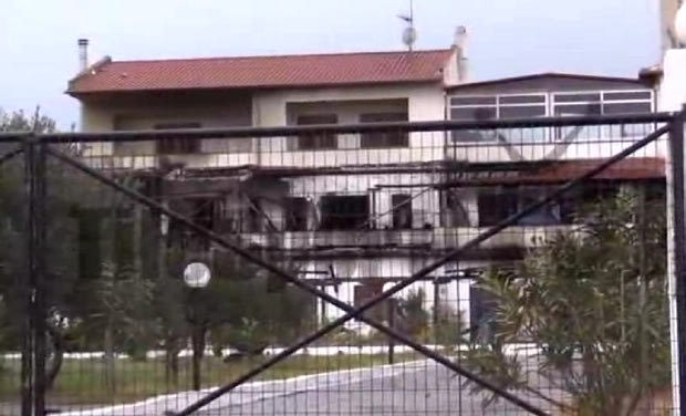 Τα πρώτα πλάνα από το καμένο σπίτι του Μπίκα