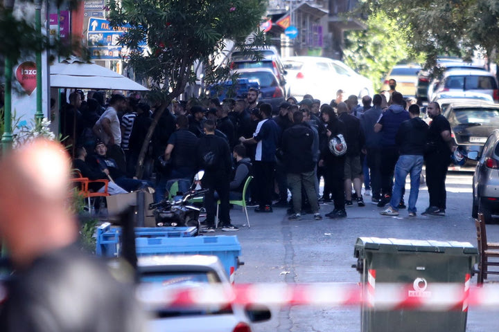 ΠΑΟΚ: Συγκεντρώθηκαν στην Ομόνοια οι οπαδοί του Δικεφάλου