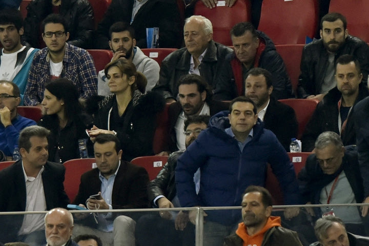 Οχι σε φωτογραφία, ναι σε καφέ με τον Τσίπρα