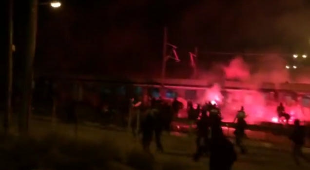 Τα επεισόδια στο Μενίδι ανάμεσα σε οπαδούς Ολυμπιακού και ΠΑΟΚ