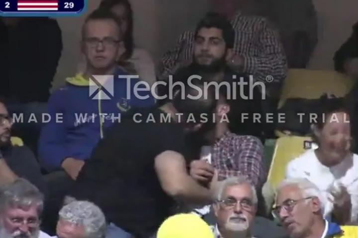 Θεϊκή πλάκα με ανδρικό… kiss cam στο Πανναξιακός – Ολυμπιακός