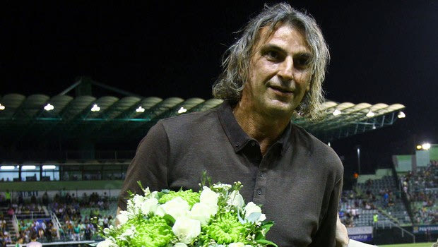 Ακούει κανείς;