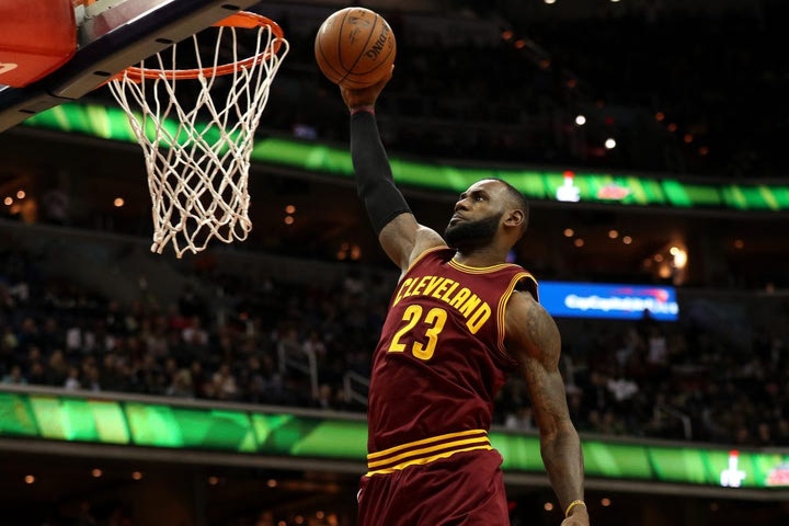 Ο LeBron James πέρασε το κάρφωμα-ανεμόμυλος σε άλλο επίπεδο