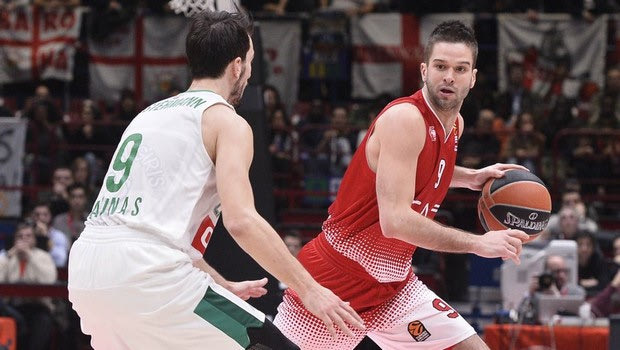 Στην πόρτα της εξόδου ο Καλνιέτις
