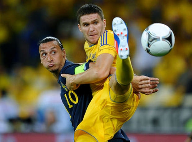 Ένας κιτρινομπλέ μαχητής στους… κιτρινομπλέ!