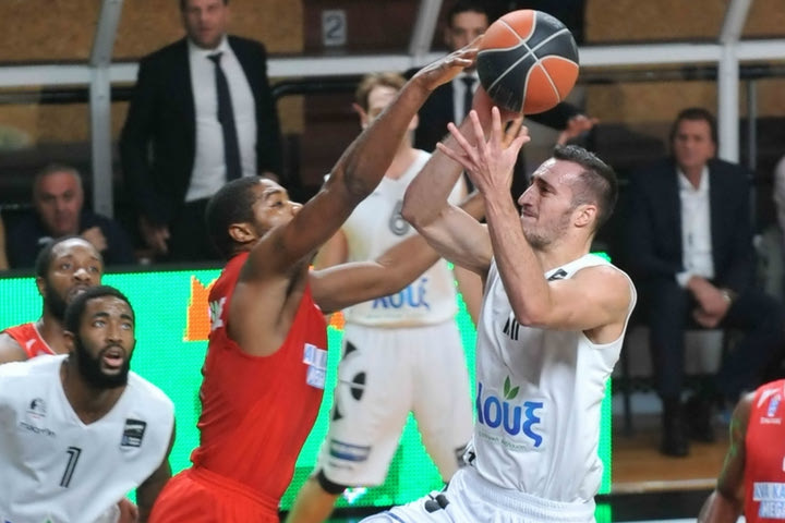 Ο Ράσελ οδήγησε τον Απόλλωνα Πατρών, 74-65 τη Δόξα Λευκάδας