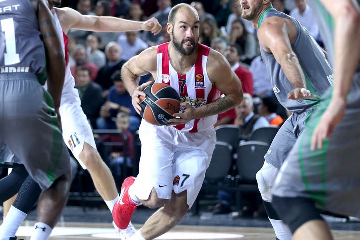 Ο Ολυμπιακός πέρασε από την Πόλη, 77-71 την Νταρουσάφακα