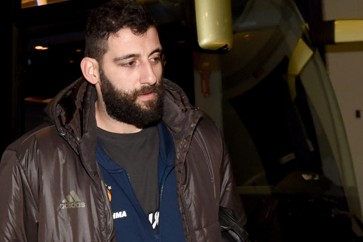 Διπλές αποδοκιμασίες για Μπουρούση στο ΣΕΦ