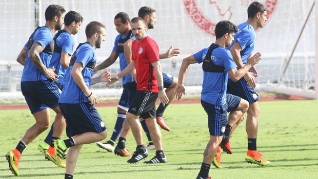 Ούτε μισή ενδεκάδα δεν κρατάει για δεύτερο σερί ματς ο Μπέντο!