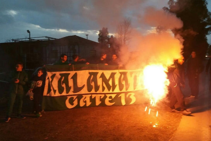 “Μπλόκο” από οπαδούς και αποθέωση για τον Παναθηναϊκό