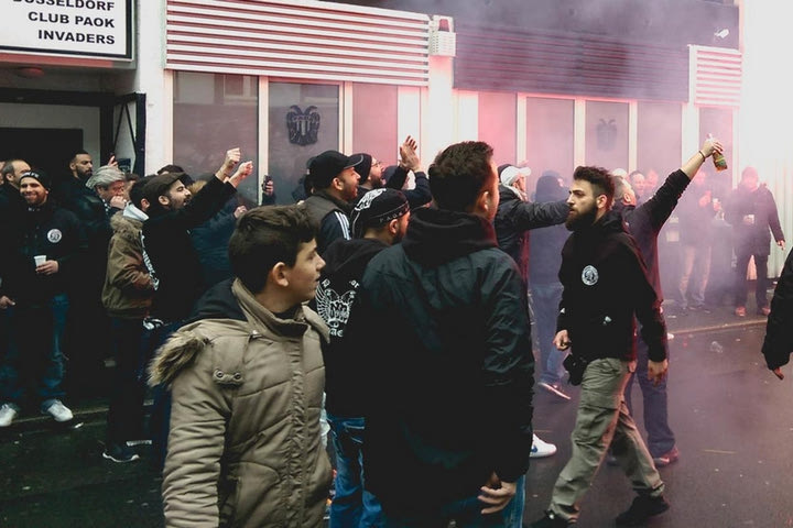 Πίνοντας Toumba-Libre με τους ΠΑΟΚτσήδες στο Ντίσελντορφ