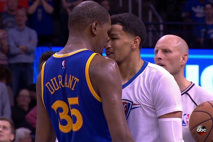 Το “trash talk” KD – Westbrook και ο τσαμπουκάς με τον Roberson