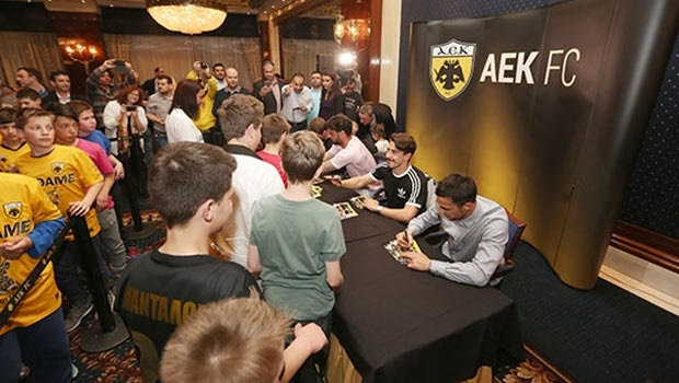 Οι παίκτες της ΑΕΚ έγιναν… παιδιά