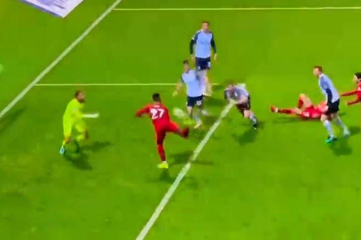 Πρέστον – Λίβερπουλ: Φανταστικό γκολ με τακουνάκι από τον Οριγκί έπειτα από σέντρα στο δοκάρι του Τσιμίκα