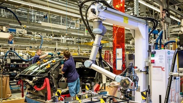 Άνθρωποι και ρομπότ μαζί στην παραγωγή BMW