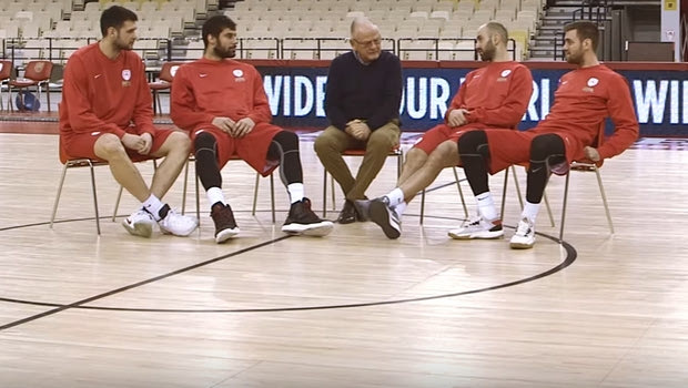 Την ιστορία την γράφουν οι παρέες