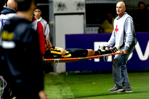 Ρήξη χιαστού ο Λαμπρόπουλος, φόβοι και για ρήξη μηνίσκου