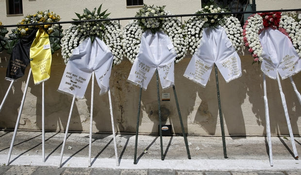 To στεφάνι της ΠΑΕ ΑΕΚ στην κηδεία του Ψάλτη