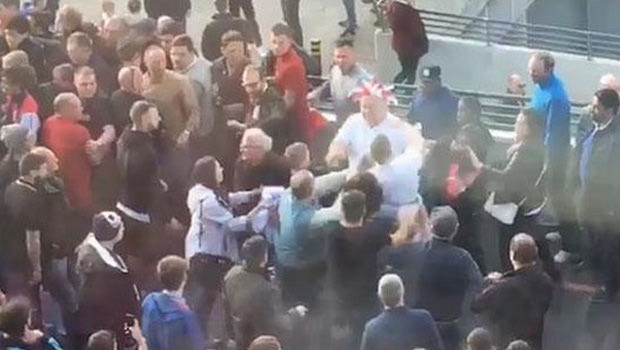 Επεισόδια έξω απ’ το “Γουέμπλεϊ” μετά το Άρσεναλ – Σίτι