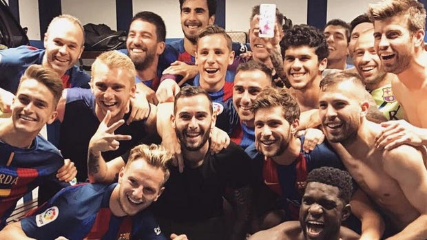 Η πανηγυρική selfie της Μπαρτσελόνα απ’ τα αποδυτήρια του “Μπερναμπέου”
