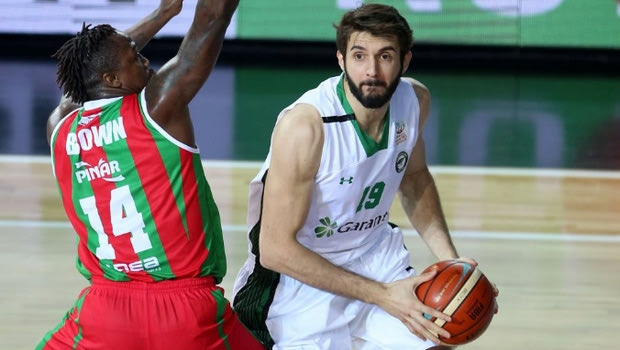 Με ανατροπή η Νταρουσάφακα στην Σμύρνη