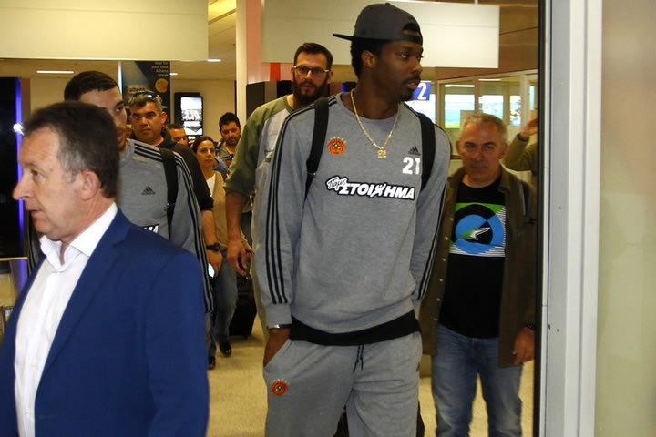 VIDEO: Η άφιξη των Φώτση, Τζέιμς και Γκάμπριελ στην Αθήνα