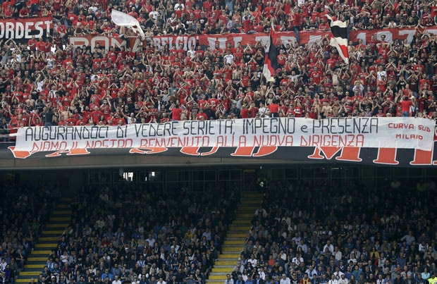 “Γκρέμισαν” ηλικιωμένο στο 2-2 της Μίλαν με την Ίντερ