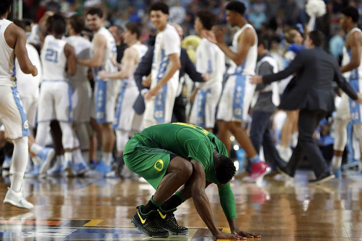Το North Carolina απέκλεισε το Oregon του Ντόρσεϊ