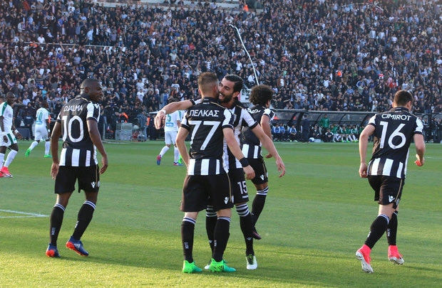 Τρελό γλέντι στην Τούμπα μετά το 4-0 επί του Παναθηναϊκού