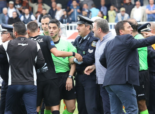 Το βίντεο της διακοπής και της έντασης στο ΟΦΗ – Απόλλων Σμύρνης