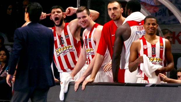 Ο Ολυμπιακός χαμογελά στην Mini Movie των playoffs