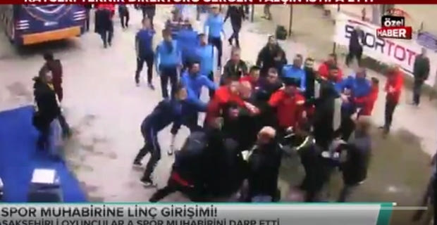 Ποδοσφαιριστές της Μπασακσεχίρ επιτέθηκαν σε δημοσιογράφους