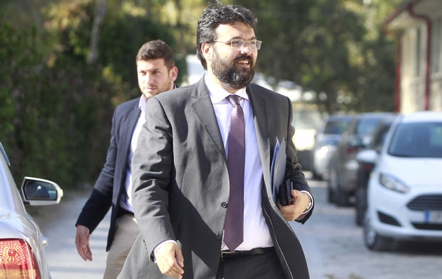ΩΡΑ 4.15: Μισή ανατροπή στην αναβολή