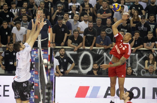 Πολύ σκληρός για να “πεθάνει” ο Ολυμπιακός, 3-0 τον ΠΑΟΚ
