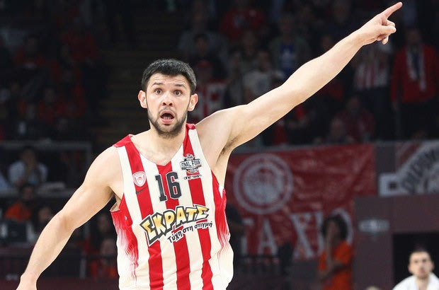 Ο χορός του Παπανικολάου και η αποθέωση του… Παπαπαπαπαπέτρου!