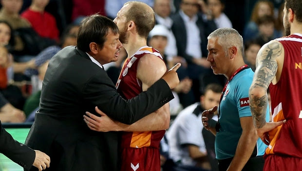Ο Αταμάν αποβλήθηκε με δύο τεχνικές ποινές κόντρα στην Νταρουσάφακα