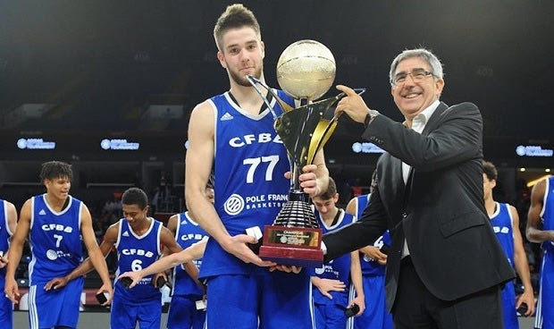 Σήκωσε την κούπα η Παρί στο U18