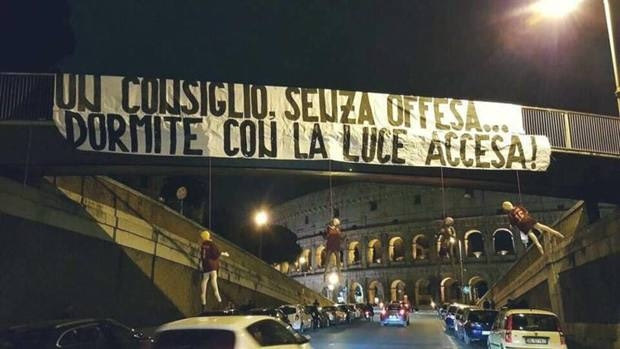 Αποτρόπαιο σκηνικό στην Ιταλία με κρεμασμένα ομοιώματα παικτών της Ρόμα