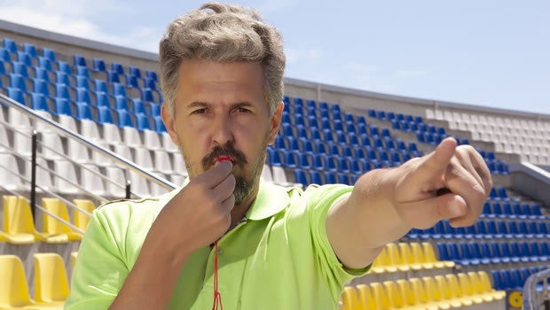 Ο περίεργος με τη σφυρίχτρα