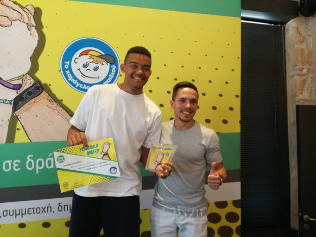 YouSmile Awards: Με λάμψη Πετρούνια και Καραλή