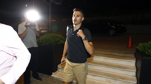 Στα γραφεία της ΑΕΚ ο Λόπες για τις υπογραφές