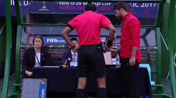 Η UEFA φέρνει το “Video Referee” στη Super League