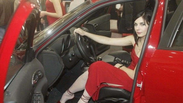 Σε τεντωμένο σχοινί οι πωλήσεις νέων ΙΧ στην Ελλάδα