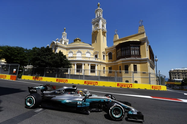 Ο Lauda εκθειάζει τον Hamilton