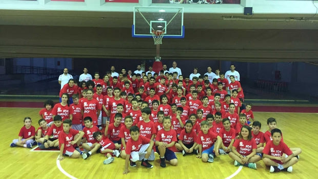 Ο Μάντζαρης στο “ερυθρόλευκο” Summer Camp