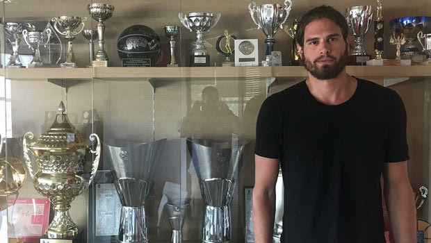 Μπόγρης: “Τεράστια ευκαιρία καριέρας ο Ολυμπιακός”